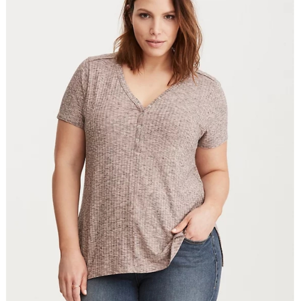 Torrid sz 4 snap front ribbed knit Henley tee